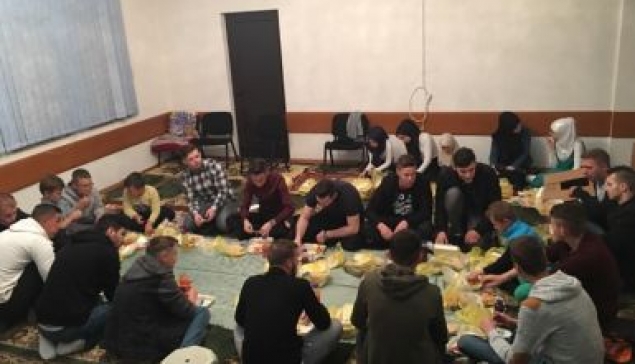 Omladinski iftar